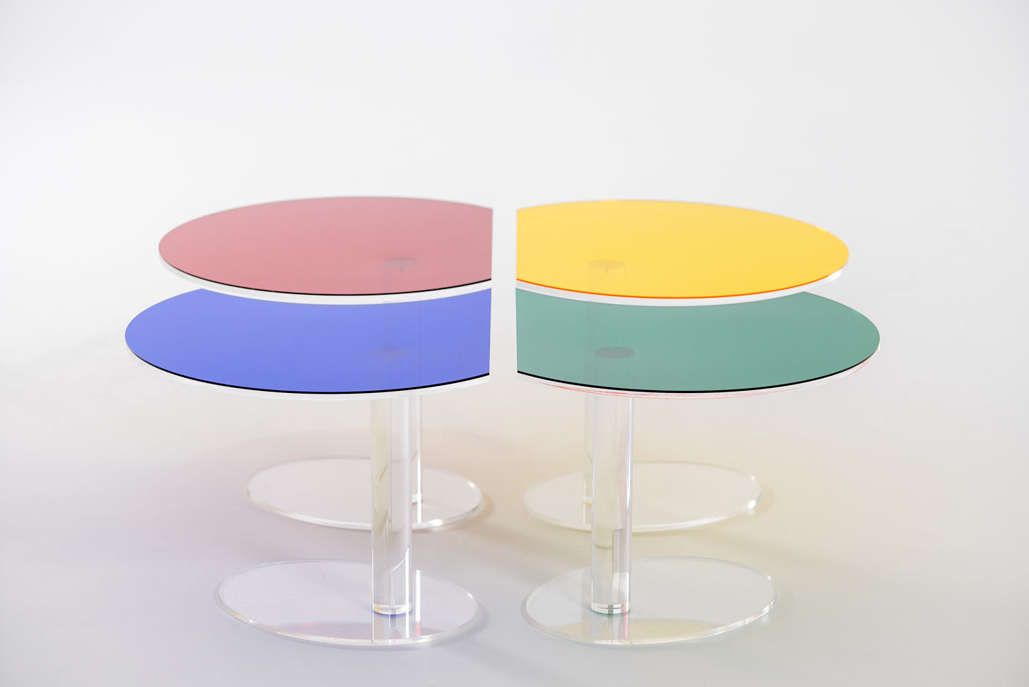 Kaleido Crescent Transparent mit gelbem Layer – Design-Beistelltisch